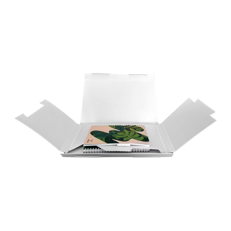 Open Stonepacker steenpapier verzenddoos met een MOYU notitieboek erin